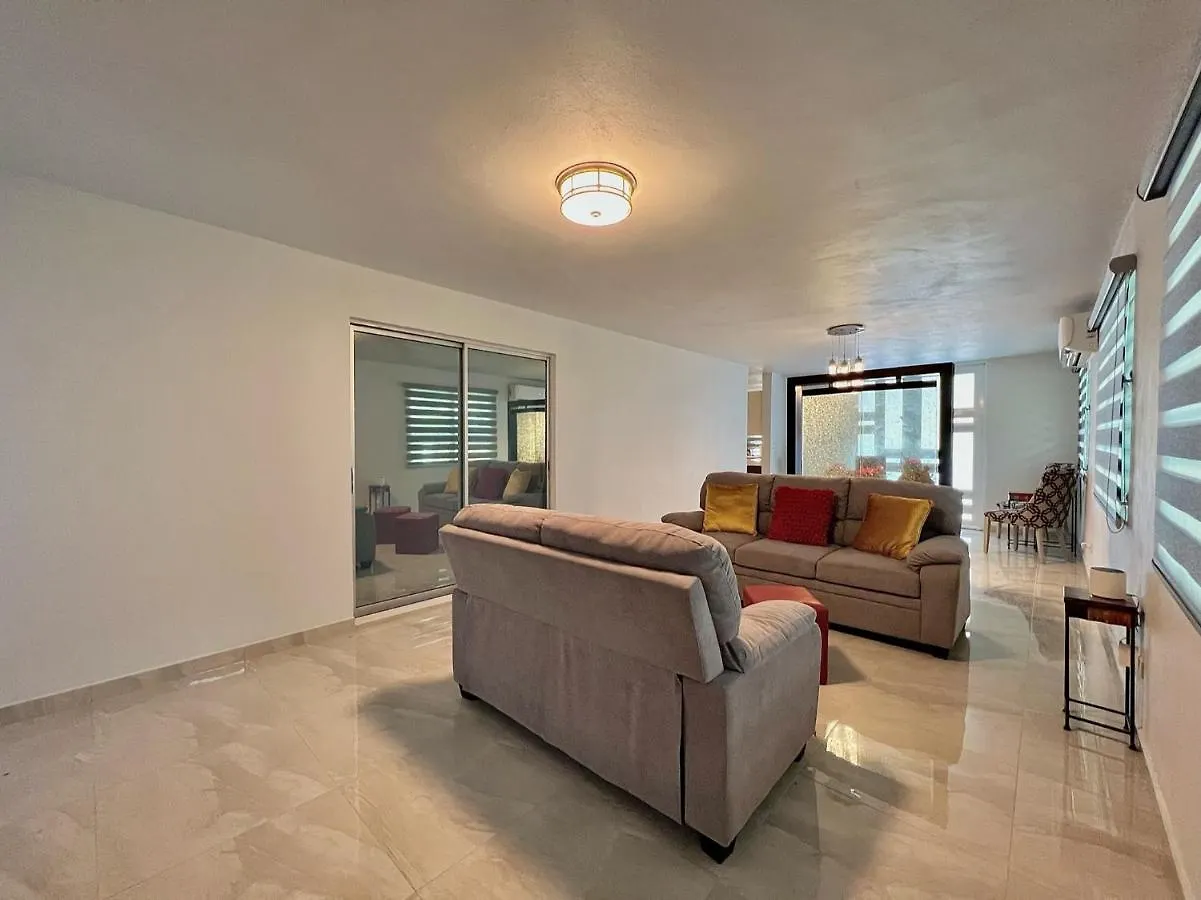 Casa Colinas: El Yunque Rainforest Villa With Pool, Heated Jacuzzi & Terrace 里奥格兰德 0*,  波多黎各