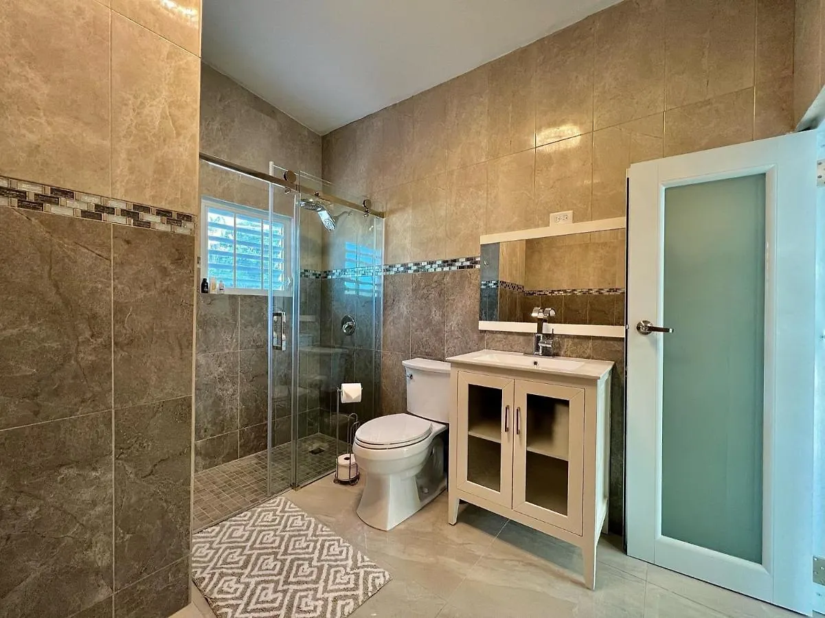 Casa Colinas: El Yunque Rainforest Villa With Pool, Heated Jacuzzi & Terrace 里奥格兰德 0*,  波多黎各